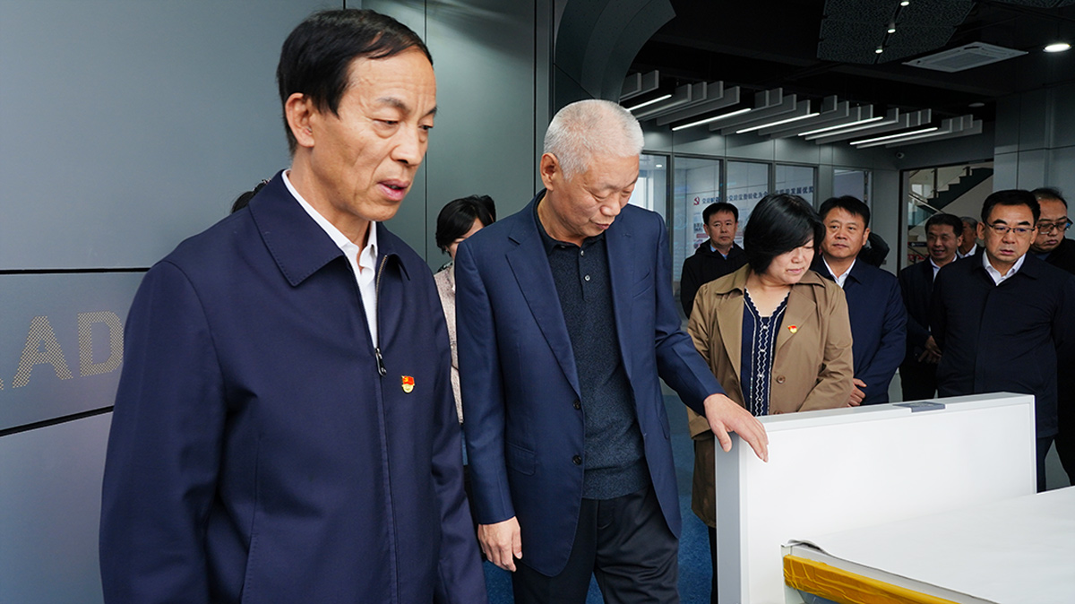 زيارة عضو مجلس الشعب لمقاطعة شاندونغ، مينغ شيانغجي، ووفده إلى شركة هونغشينيوان