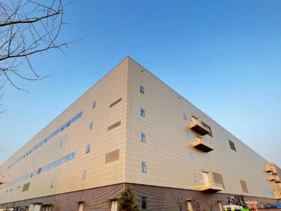 المساعدة في بناء قاعدة إنتاج شاشات LCD الأكثر تقدمًا في العالم