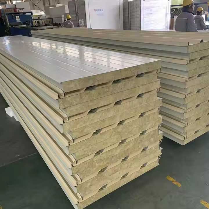 ألواح السقف المعدنية المعزولة