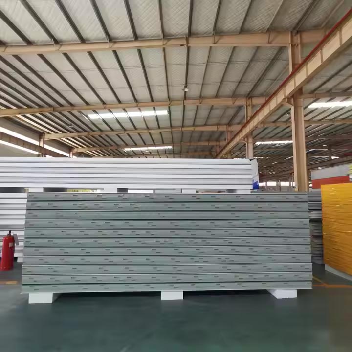 الألواح المعدنية المعزولة