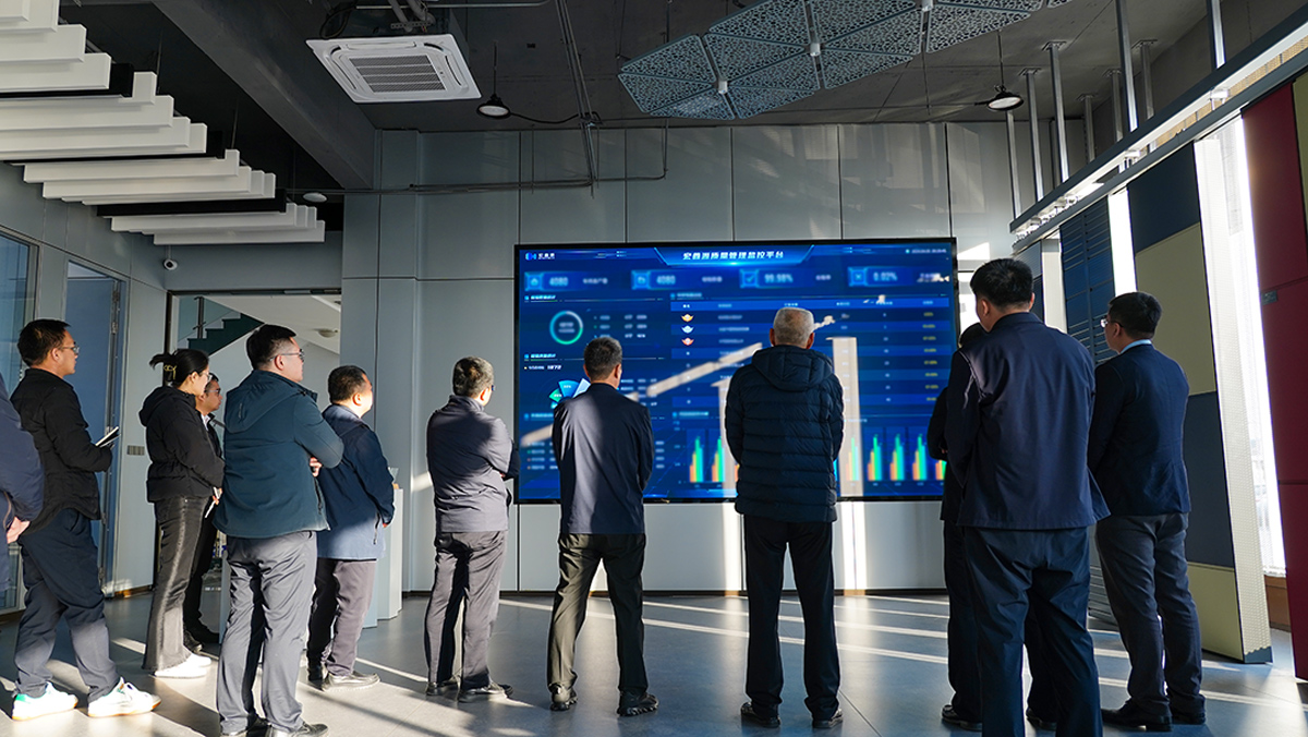 قال وانغ ماوليُو، رئيس المجموعة، إن الشركة ستواصل تعزيز التحول الرقمي والتعاوني والذكي في الشركات، وتسريع وتيرة التنمية عالية الجودة للصناعات الجديدة، وبناء نظام بيئي كامل للتنمية الرقمية، مع تعزيز القدرة التنافسية الأساسية للصناعة بشكل مستمر. وأضاف أن الشركة ستساهم في التنمية عالية الجودة للصناعات الجديدة في مقاطعة بوكسينغ وحتى على مستوى البلاد. قال وانغ ماوليُو، رئيس المجموعة، إن الشركة ستواصل تعزيز التحول الرقمي والتعاوني والذكي في الشركات، وتسريع وتيرة التنمية عالية الجودة للصناعات الجديدة، وبناء نظام بيئي كامل للتنمية الرقمية، مع تعزيز القدرة التنافسية الأساسية للصناعة بشكل مستمر. وأضاف أن الشركة ستساهم في التنمية عالية الجودة للصناعات الجديدة في مقاطعة بوكسينغ وحتى على مستوى البلاد.