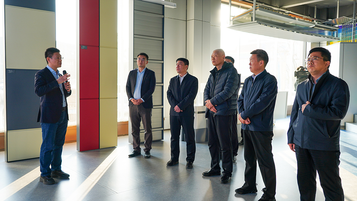 قال وانغ ماوليُو، رئيس المجموعة، إن الشركة ستواصل تعزيز التحول الرقمي والتعاوني والذكي في الشركات، وتسريع وتيرة التنمية عالية الجودة للصناعات الجديدة، وبناء نظام بيئي كامل للتنمية الرقمية، مع تعزيز القدرة التنافسية الأساسية للصناعة بشكل مستمر. وأضاف أن الشركة ستساهم في التنمية عالية الجودة للصناعات الجديدة في مقاطعة بوكسينغ وحتى على مستوى البلاد. قال وانغ ماوليُو، رئيس المجموعة، إن الشركة ستواصل تعزيز التحول الرقمي والتعاوني والذكي في الشركات، وتسريع وتيرة التنمية عالية الجودة للصناعات الجديدة، وبناء نظام بيئي كامل للتنمية الرقمية، مع تعزيز القدرة التنافسية الأساسية للصناعة بشكل مستمر. وأضاف أن الشركة ستساهم في التنمية عالية الجودة للصناعات الجديدة في مقاطعة بوكسينغ وحتى على مستوى البلاد.