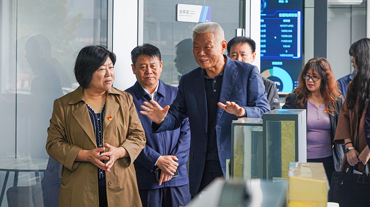 زيارة عضو مجلس الشعب لمقاطعة شاندونغ، مينغ شيانغجي، ووفده إلى شركة هونغشينيوان