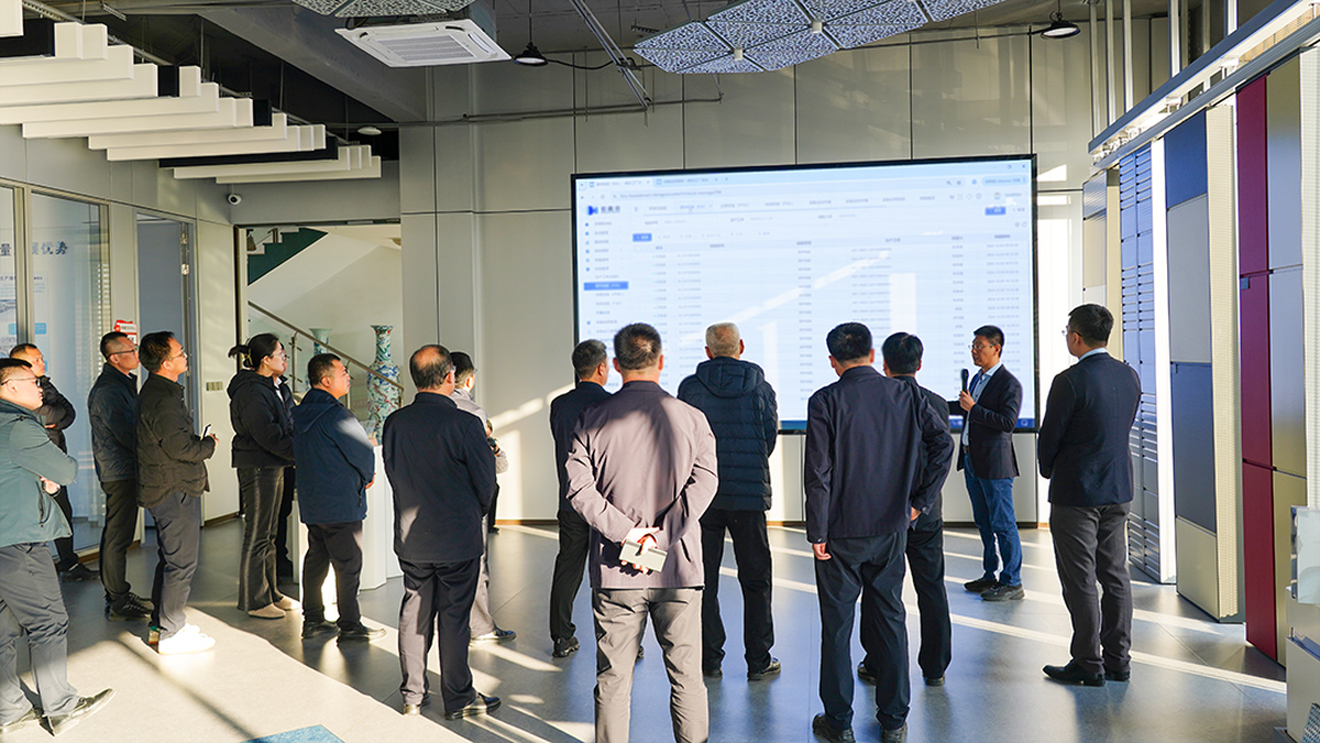 قال وانغ ماوليُو، رئيس المجموعة، إن الشركة ستواصل تعزيز التحول الرقمي والتعاوني والذكي في الشركات، وتسريع وتيرة التنمية عالية الجودة للصناعات الجديدة، وبناء نظام بيئي كامل للتنمية الرقمية، مع تعزيز القدرة التنافسية الأساسية للصناعة بشكل مستمر. وأضاف أن الشركة ستساهم في التنمية عالية الجودة للصناعات الجديدة في مقاطعة بوكسينغ وحتى على مستوى البلاد. قال وانغ ماوليُو، رئيس المجموعة، إن الشركة ستواصل تعزيز التحول الرقمي والتعاوني والذكي في الشركات، وتسريع وتيرة التنمية عالية الجودة للصناعات الجديدة، وبناء نظام بيئي كامل للتنمية الرقمية، مع تعزيز القدرة التنافسية الأساسية للصناعة بشكل مستمر. وأضاف أن الشركة ستساهم في التنمية عالية الجودة للصناعات الجديدة في مقاطعة بوكسينغ وحتى على مستوى البلاد.